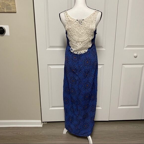Forever 21 blue & white lace maxi sleevele… - Picture 10 of 11